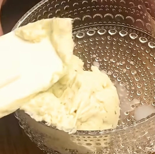 Vanille-Butter aus Sahne und Bourbonvanille selbst gemacht